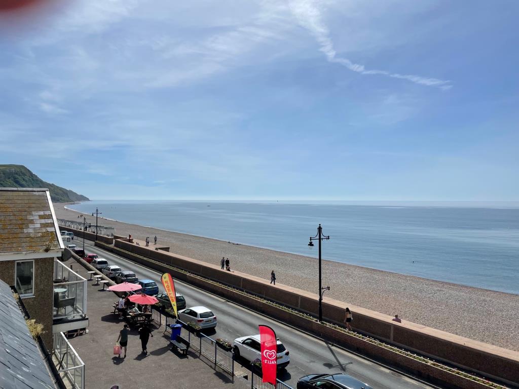 Lot: 84 - SEAFRONT PROPERTY WITH PLANNING FOR REDEVELOPMENT INTO RESTAURANT, BAR AND NINE TWO- BEDROOM APARTMENTS - 